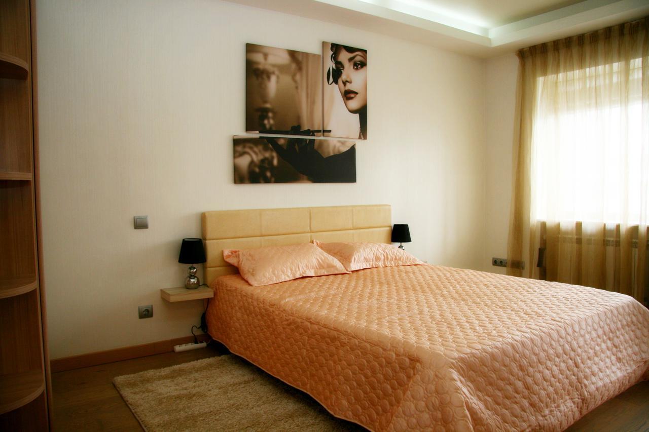 Luxury Apartment In The Heart Of The Capital Kiev Esterno foto